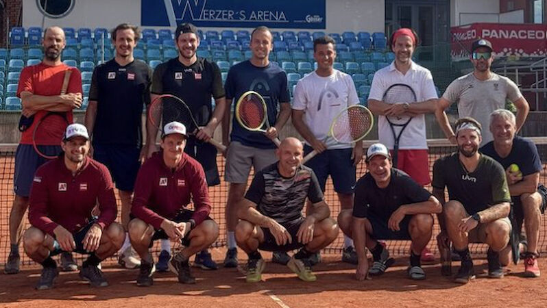 ÖSV-Team im Trainingslager beim Tennis spielen