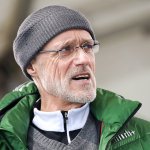 "Richtiger Totalschaden" - Scharfe Kritik nach Anzug-Skandal