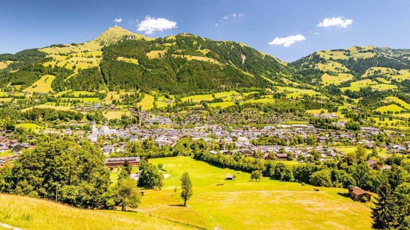 Bilder der legendären Kitzbühler Streif im Sommer