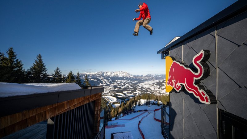 Verrückter Stunt in Kitzbühel: Spektakuläre Bilder