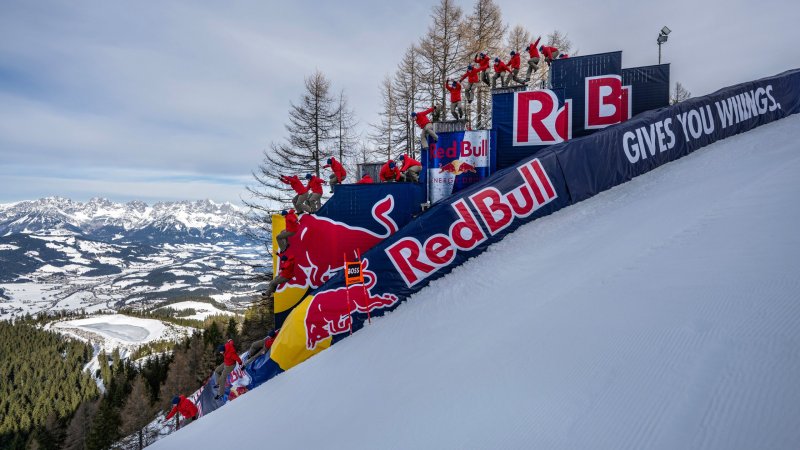 Verrückter Stunt in Kitzbühel: Streif als Parkour-Stunt
