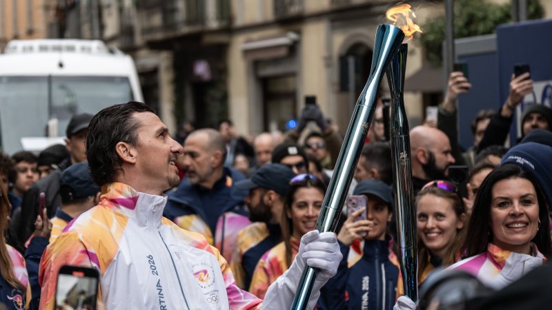 Zlatan als Fackelläufer! Bilder vom Olympischen Fackellauf