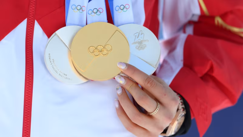 Ski-Hero Eileen Gu: Bilder zwischen Ski-Gold & Glamour