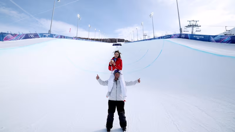 Ski-Hero Eileen Gu: Bilder zwischen Ski-Gold & Glamour