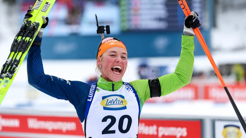 Pause statt Angriff auf der Loipe: Biathletin im Babyglück