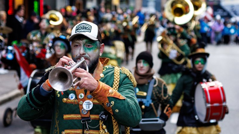Sölden feiert die Ski-Fans: Die Fanclub-Parade in Bildern