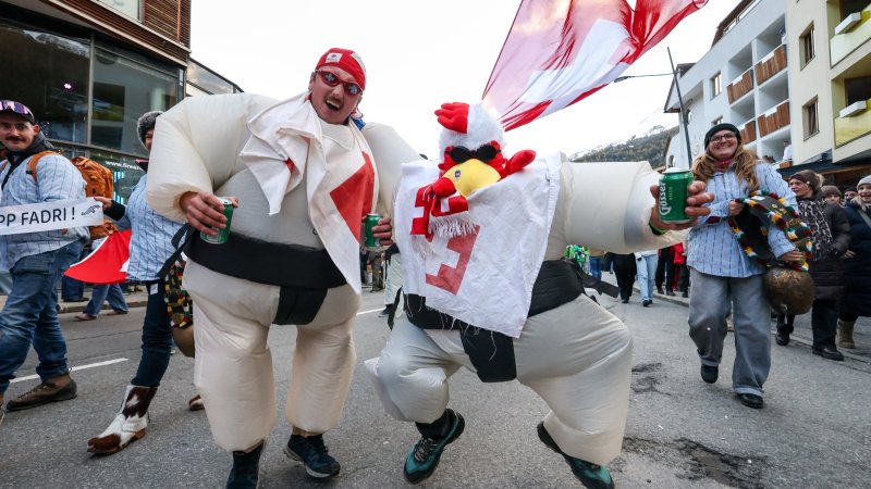 Sölden feiert die Ski-Fans: Die Fanclub-Parade in Bildern