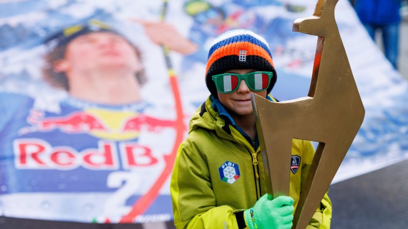 Sölden feiert die Ski-Fans: Die Fanclub-Parade in Bildern
