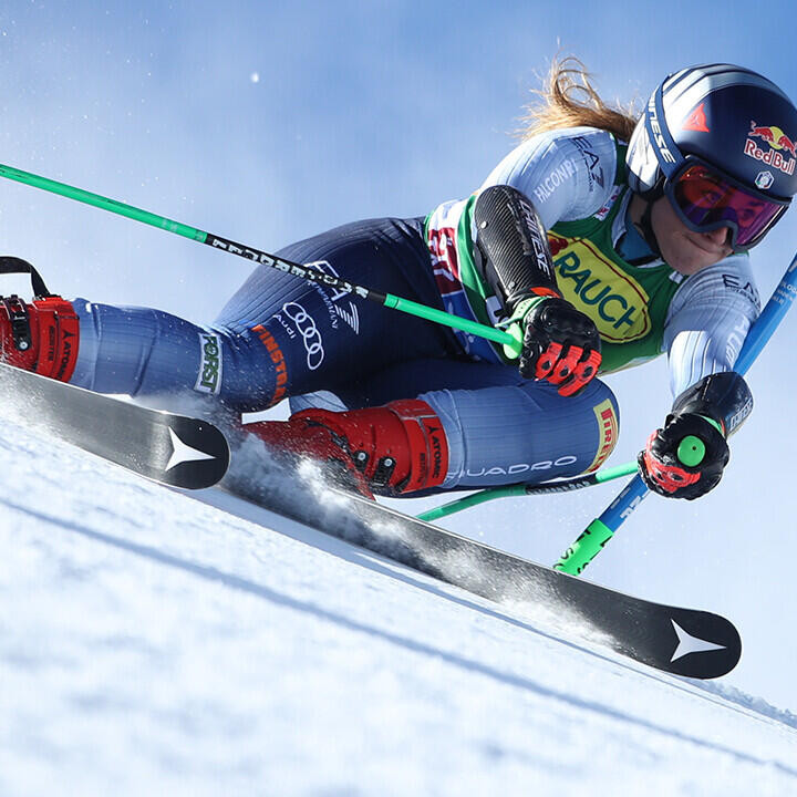 Schrecksekunde für Sofia Goggia beim Ski-Auftakt in Sölden