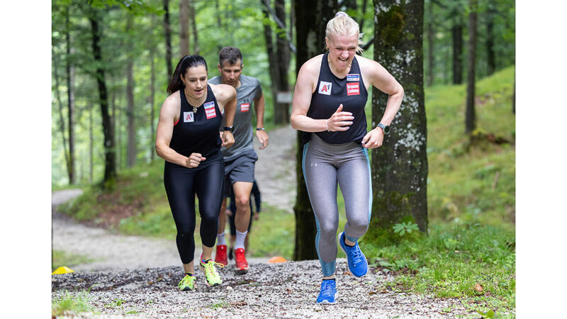 ÖSV-Technikerinnen schwitzen bergauf: Bilder vom Kondi-Training