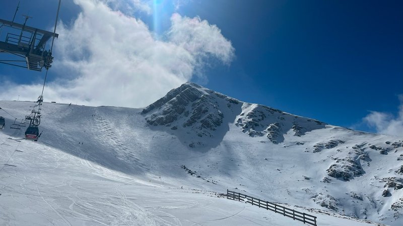 Sonne, Sand & Berge: Schneesport-Ausbildung in Griechenland