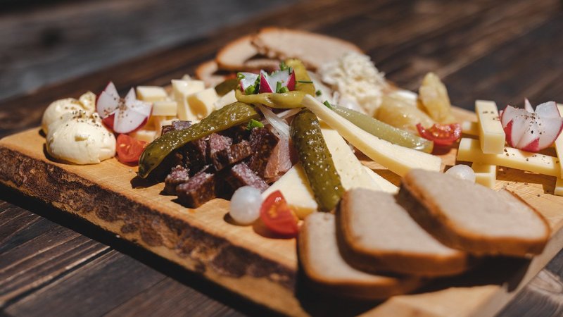 Tiroler Genuss: 7 deftige Gerichte für Feinschmecker