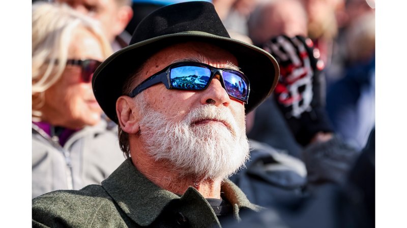 Kitzbühel 2025: Von Arnie bis Zlatan! Promis bei Streif-Show