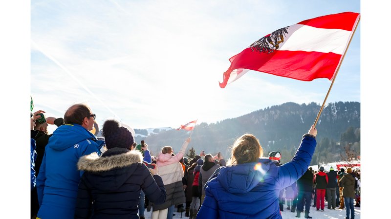 Kitzbühel 2025: Von Arnie bis Zlatan! Promis bei Streif-Show