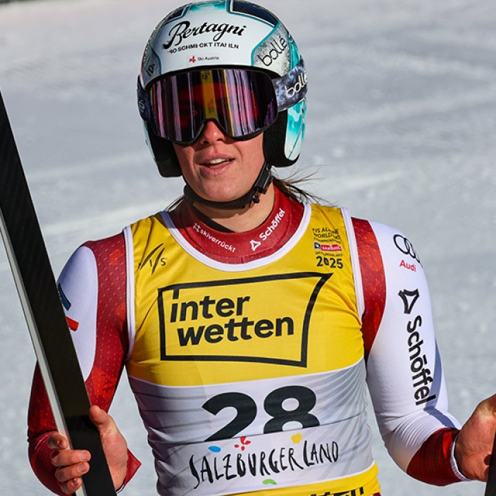 ÖSV-Allrounderin im Super-G gestürzt - "Befürchte Böses"