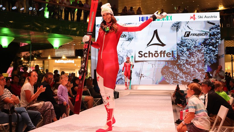Mirjam Puchner - Bilder ihrer Karriere